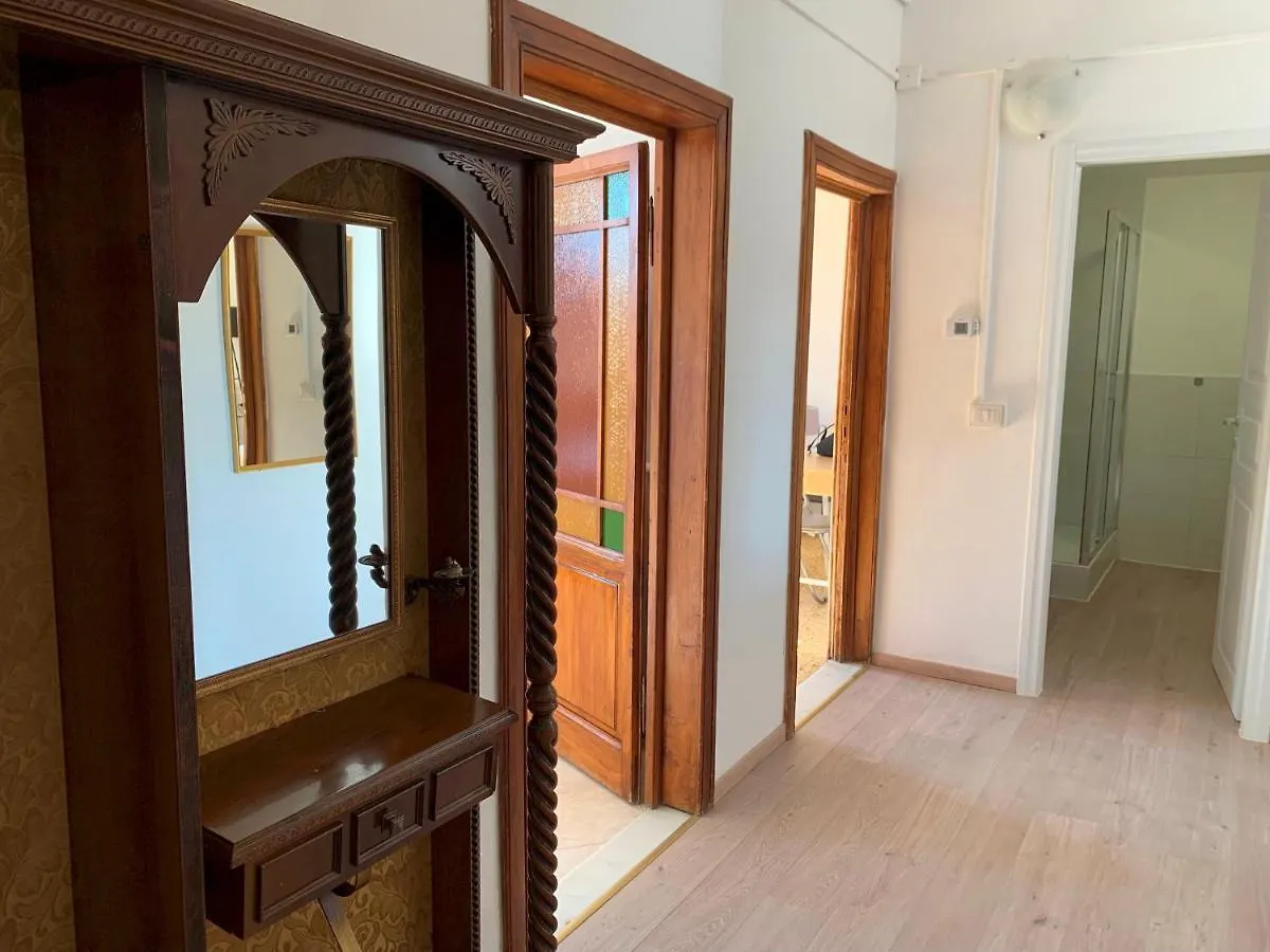 Porta Rossa Apartment Florence